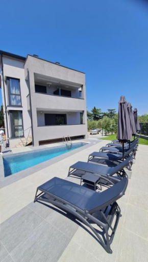 VAL21,VILLA 200 m FROM THE SEA WITH POOL AND FITNESs